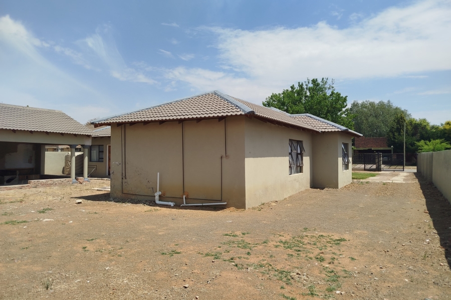 To Let 4 Bedroom Property for Rent in Riebeeckstad Free State